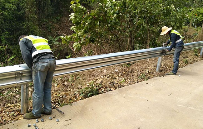 阿克苏高速公路护栏的定期维护与保养