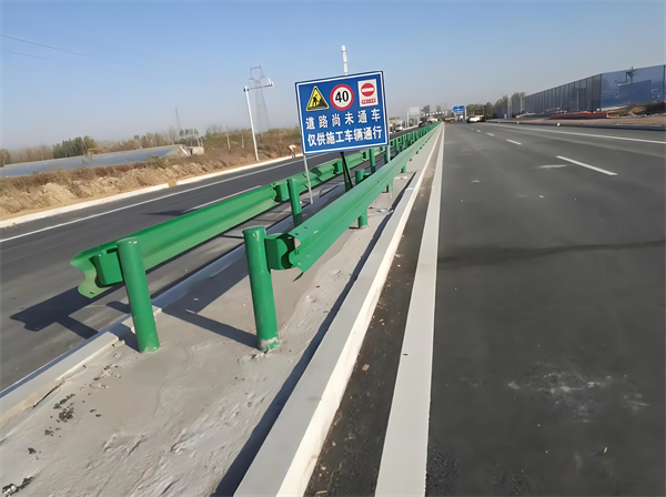 阿克苏公路护栏守护安全横跨多个行业的应用